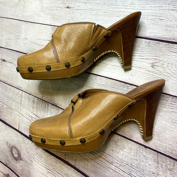 Cole Haan Tan Leather Mules Size 8.5 B Stud Details Cushioned Insole Non Slip - Picture 2 of 7